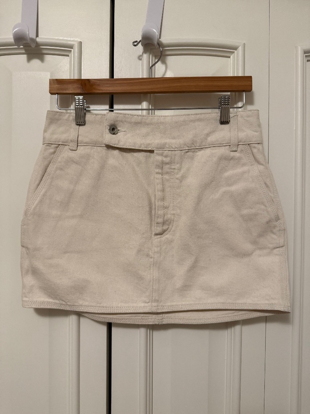 Helsa Low Rise Mini Skirt